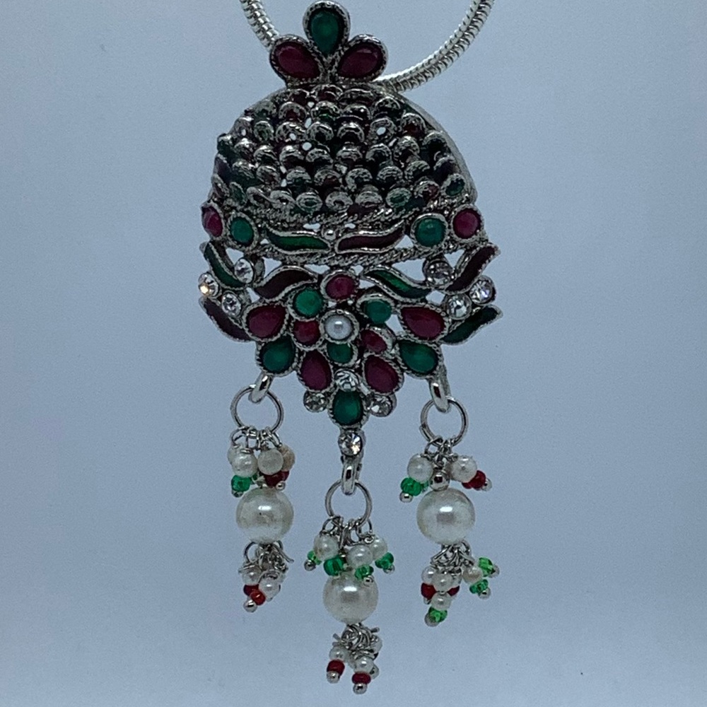 Pendant & Long Silver Tone Chain